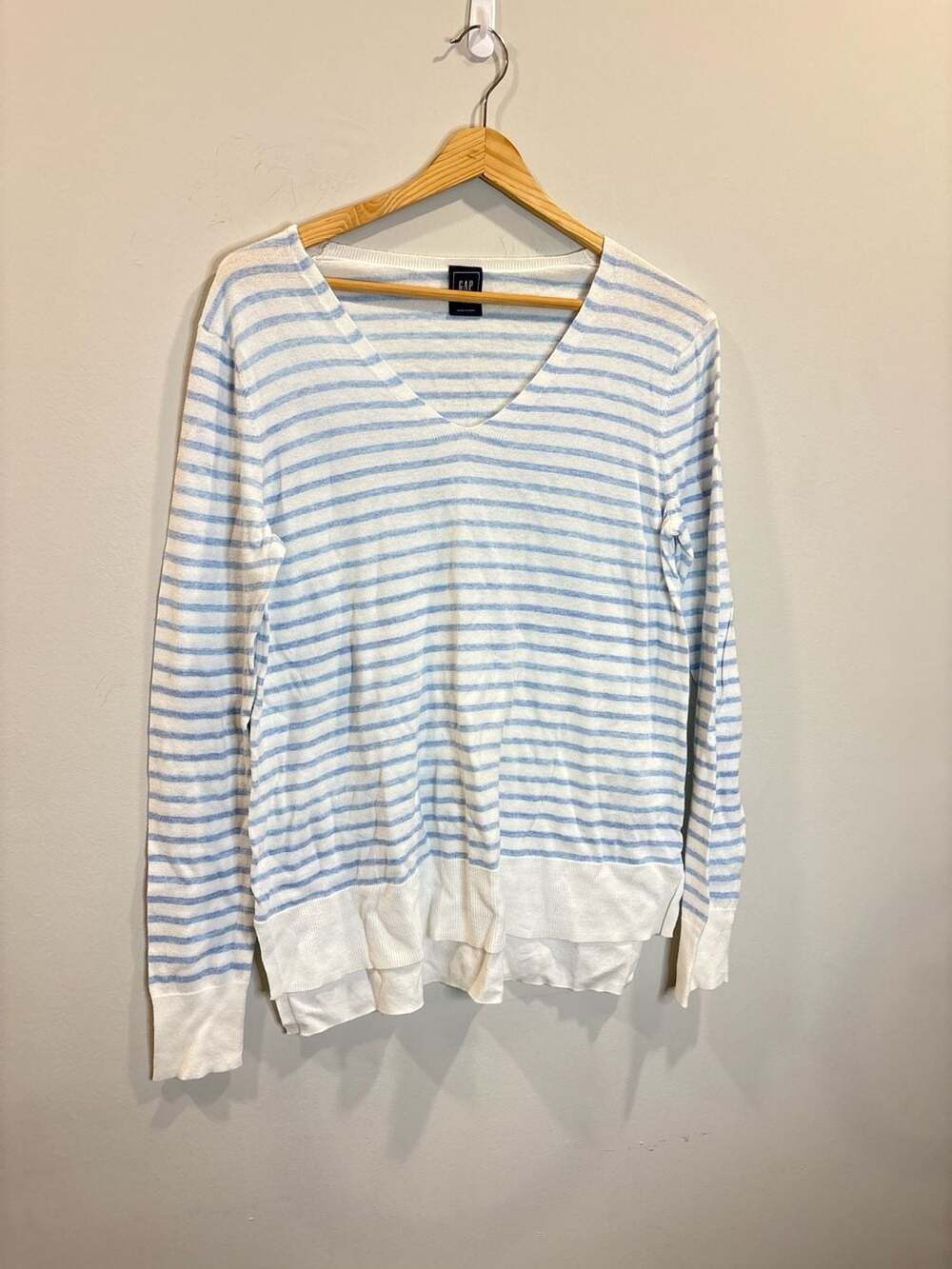 Gap Blue and White Striped V-Neck Long Sleeve Sweater Size Large